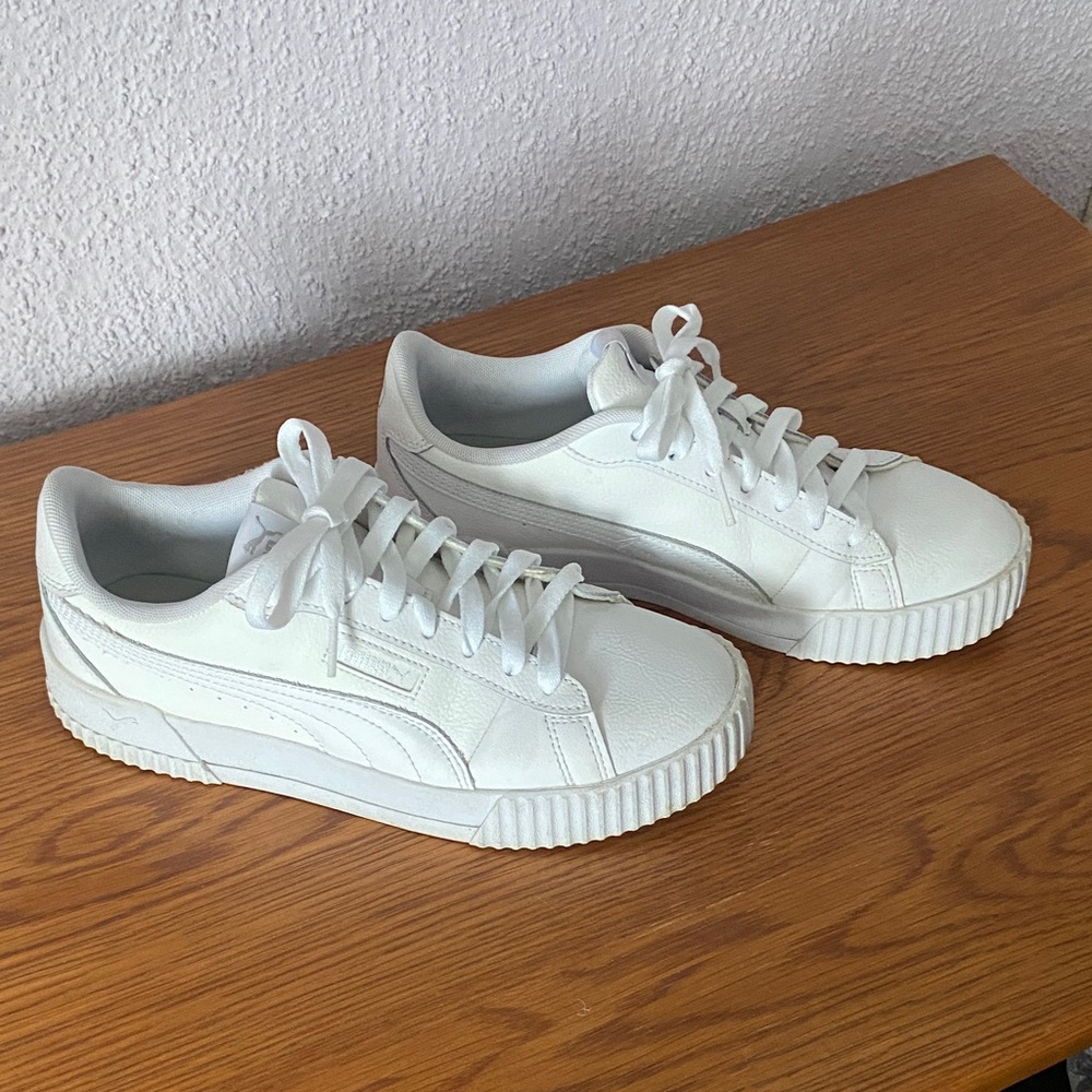 PUMA Woman’s White Sneakers with Logo size 8.5